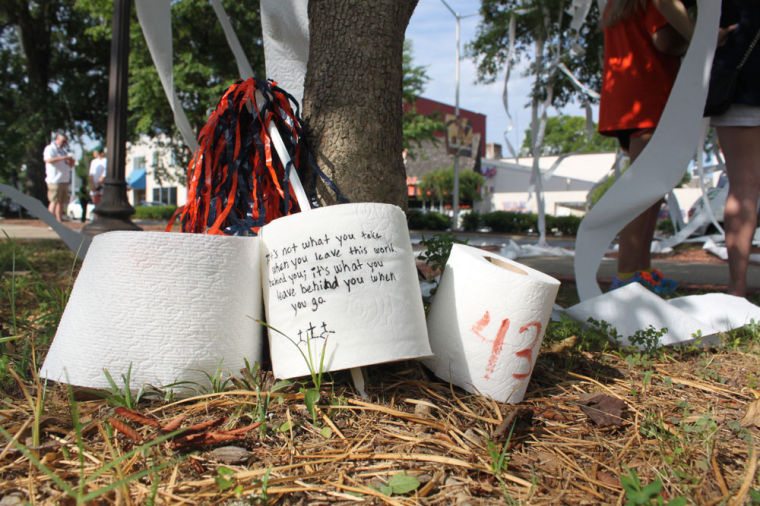 AU fans gather at Toomer's Corner in memory of Philip Lutzenkirc